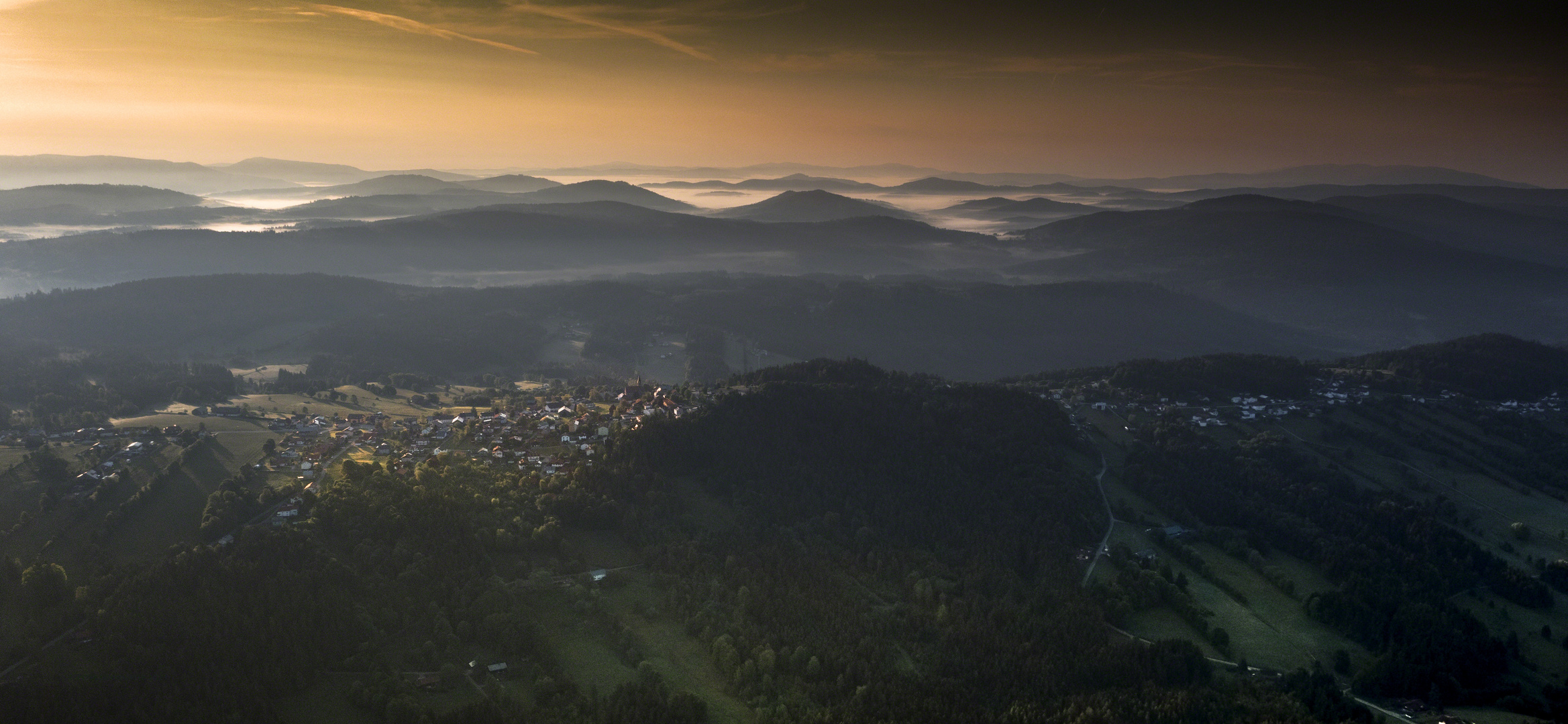 Morgendlicher Blick auf Finsterau im Bayerischen Wald