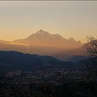 morgendlicher Blick auf Innsbruck mit Serles im Hintergrund