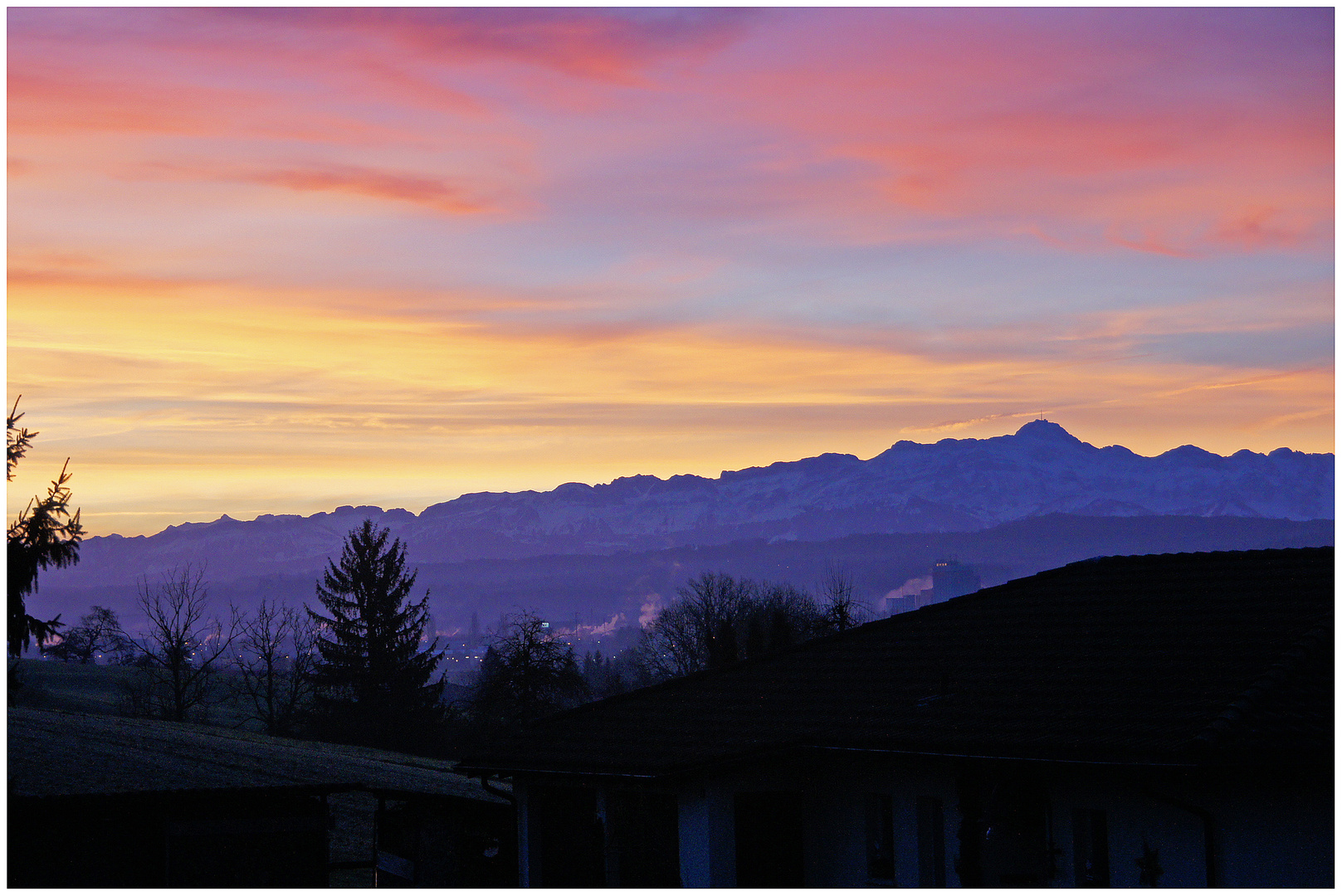 morgendlicher Blick aus dem Wohnstuben-Fenster