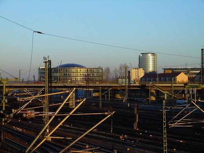 morgendlicher Blick vom Dresdner Hauptbahnhof in Richtung WTC