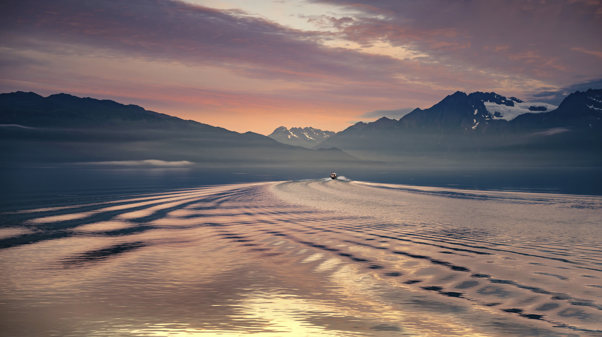 Morgendlicher Blick von Valdez in den Prince William Sound...