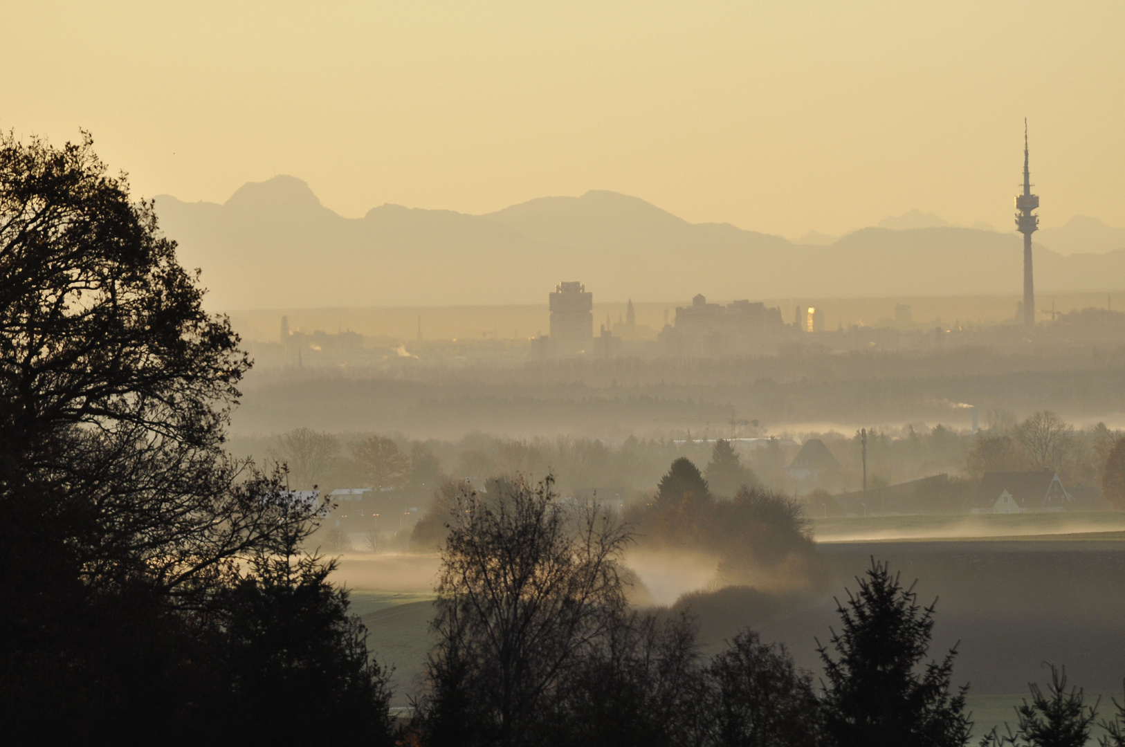 Morgendlicher Föhnblick über München