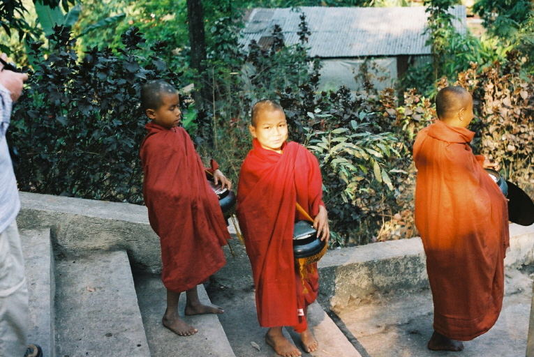 Morgends am goldenen Felsen, Myanmar