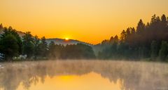 Morgendunst am Badesee