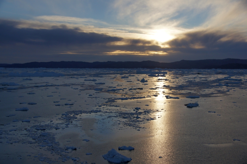 Morgenerwachen im Packeis der Discobucht vor Ilulissat ( Grönland )