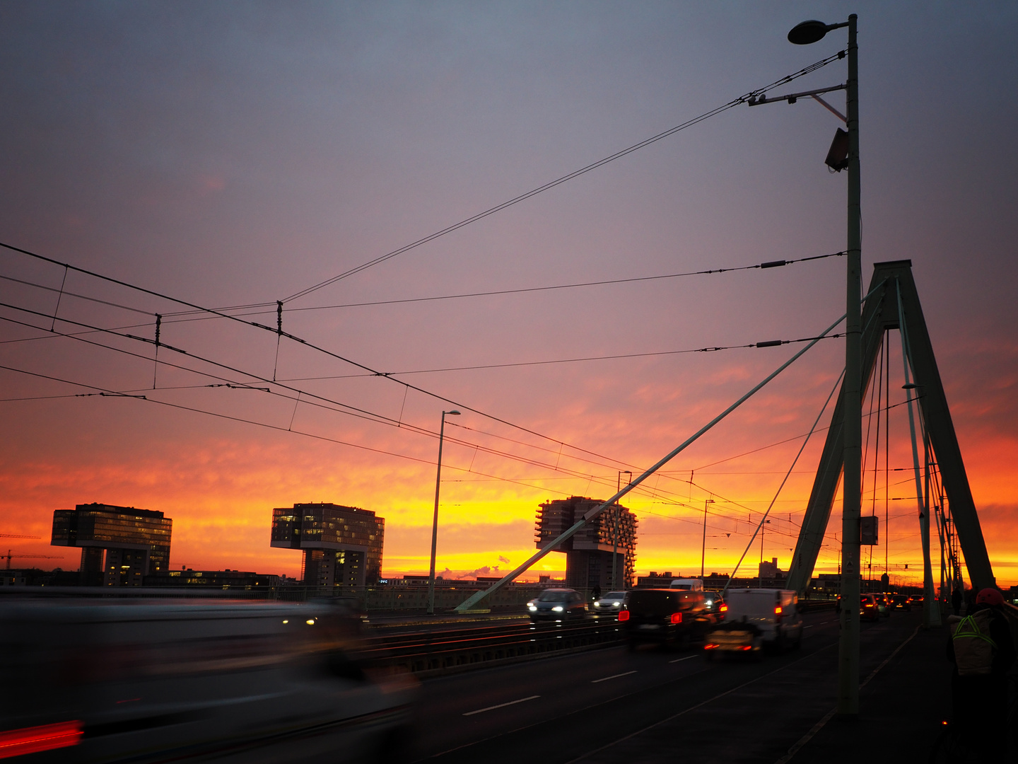 Morgenfrüh am Severin-Brücke