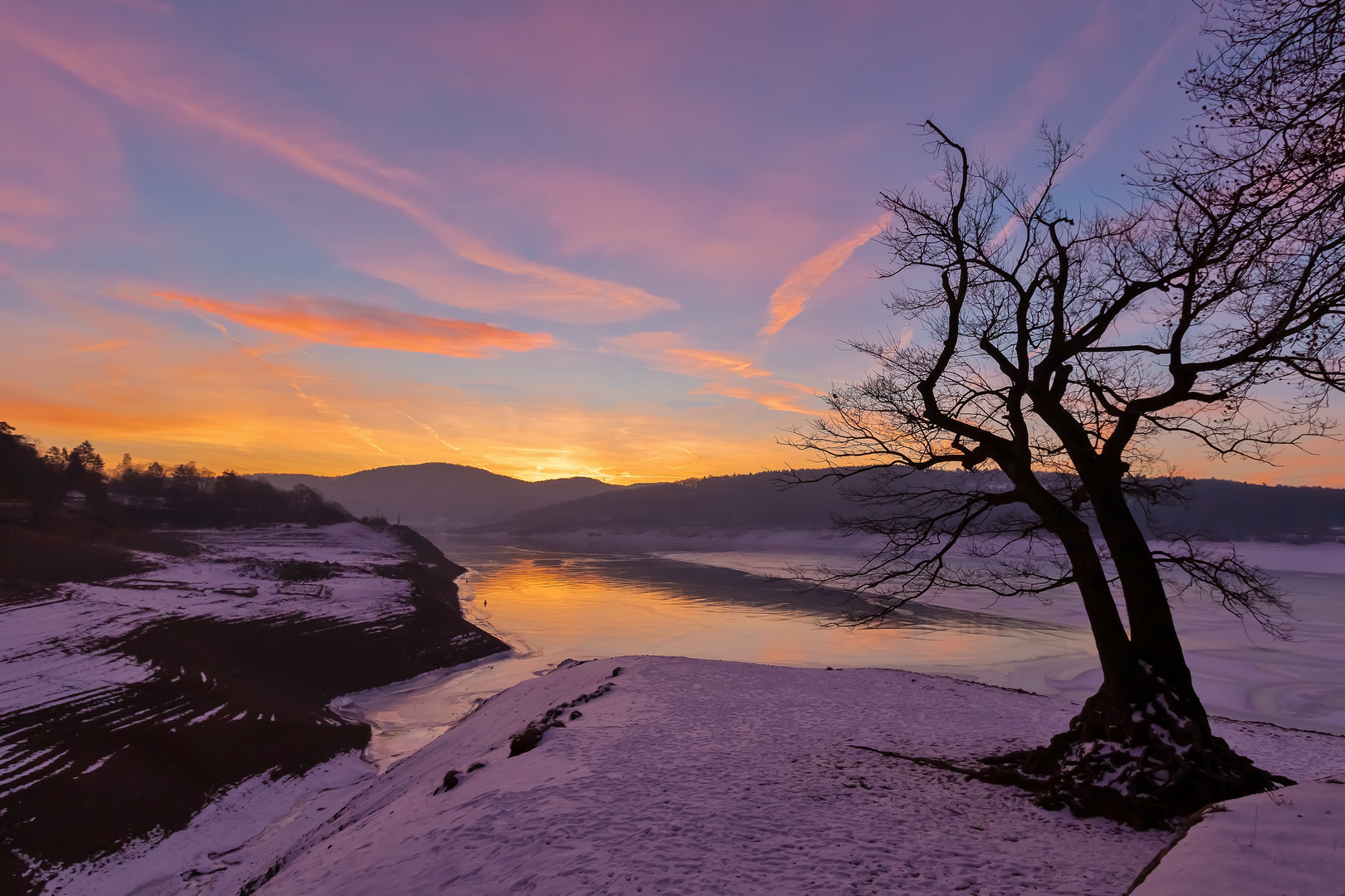 Morgenglühen am Wintersee