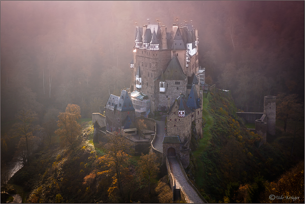 Morgenglühen auf Burg Eltz