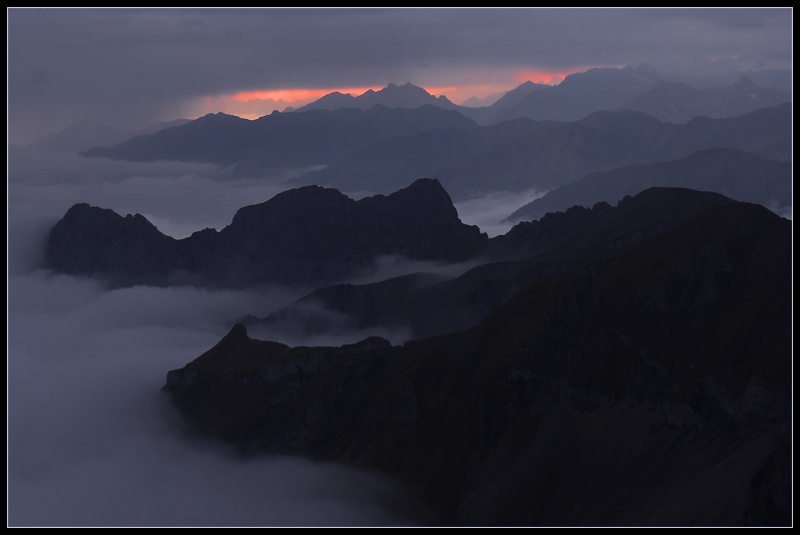 Morgenglühen über den Wolken