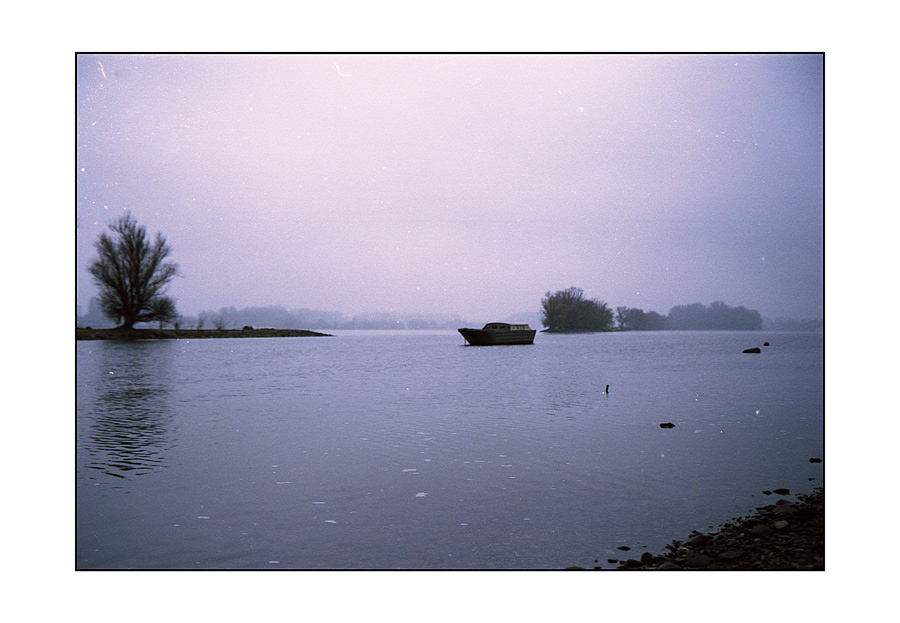 Morgengrauen am Rhein