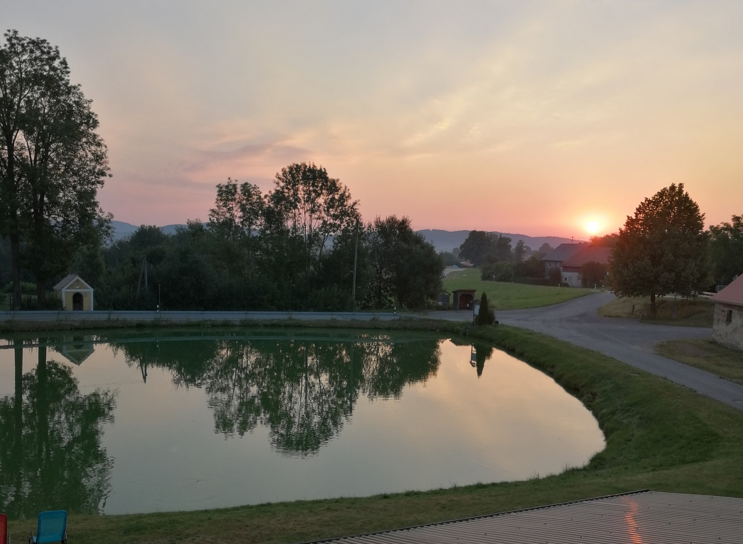 Morgengrauen - Still ruht der See