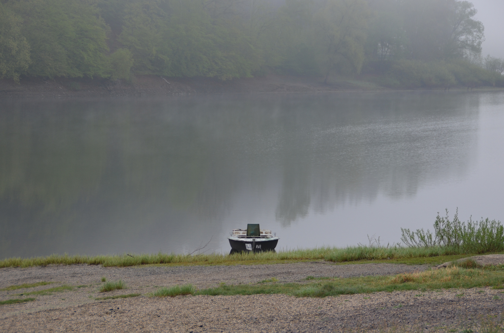 Morgengraun am See