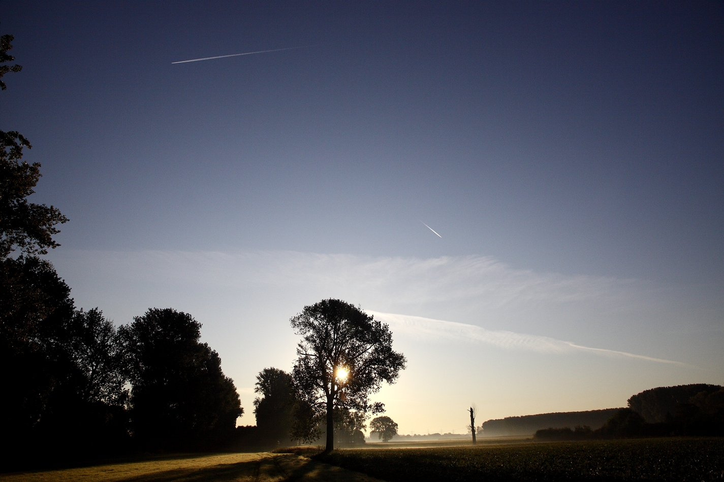 Morgenhimmel im Herbst