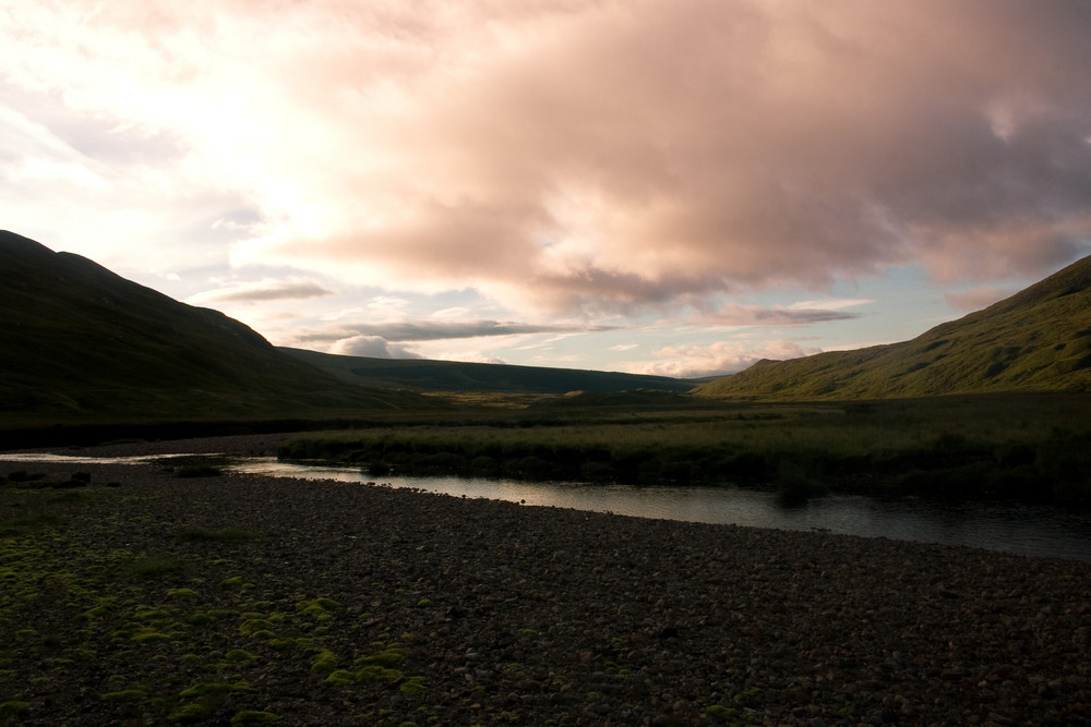 Morgenhimmel im September, Südlich von Assynt am River Oykel