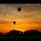 MORGENHIMMEL MIT LUFTBALLON