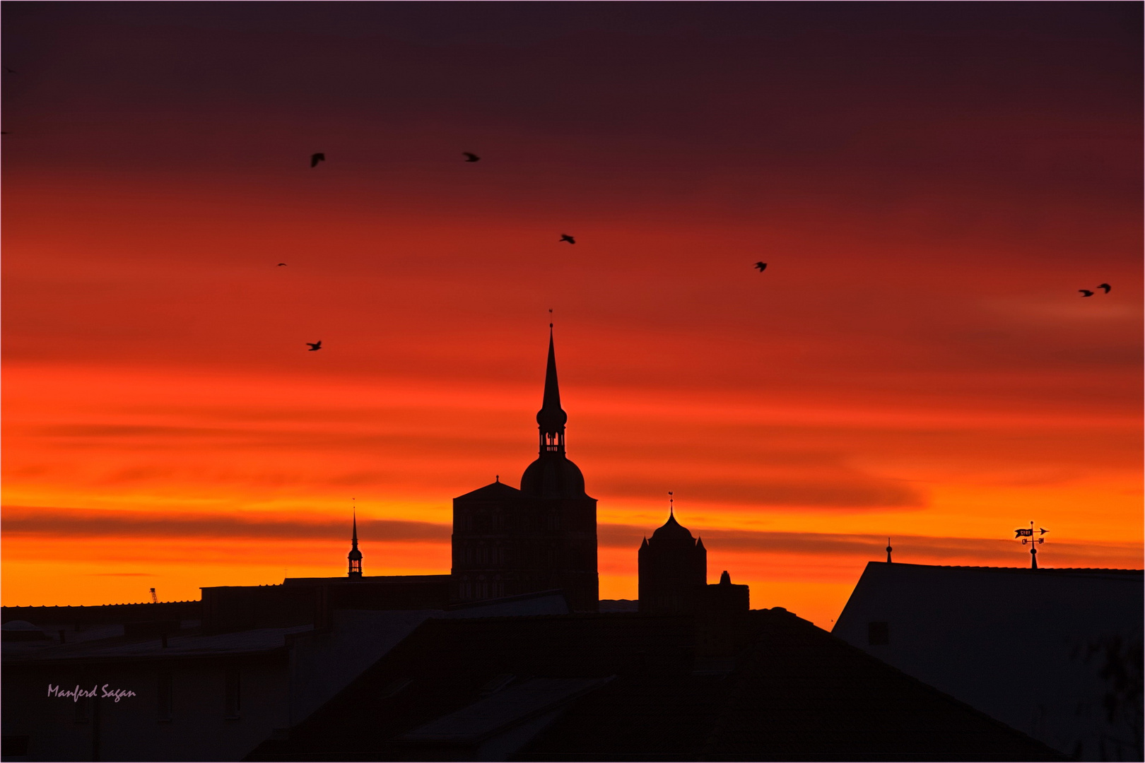 Morgenhimmel über der Hansestadt Stralsund