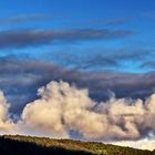 Morgenhimmel über der Landschaft von Bergen