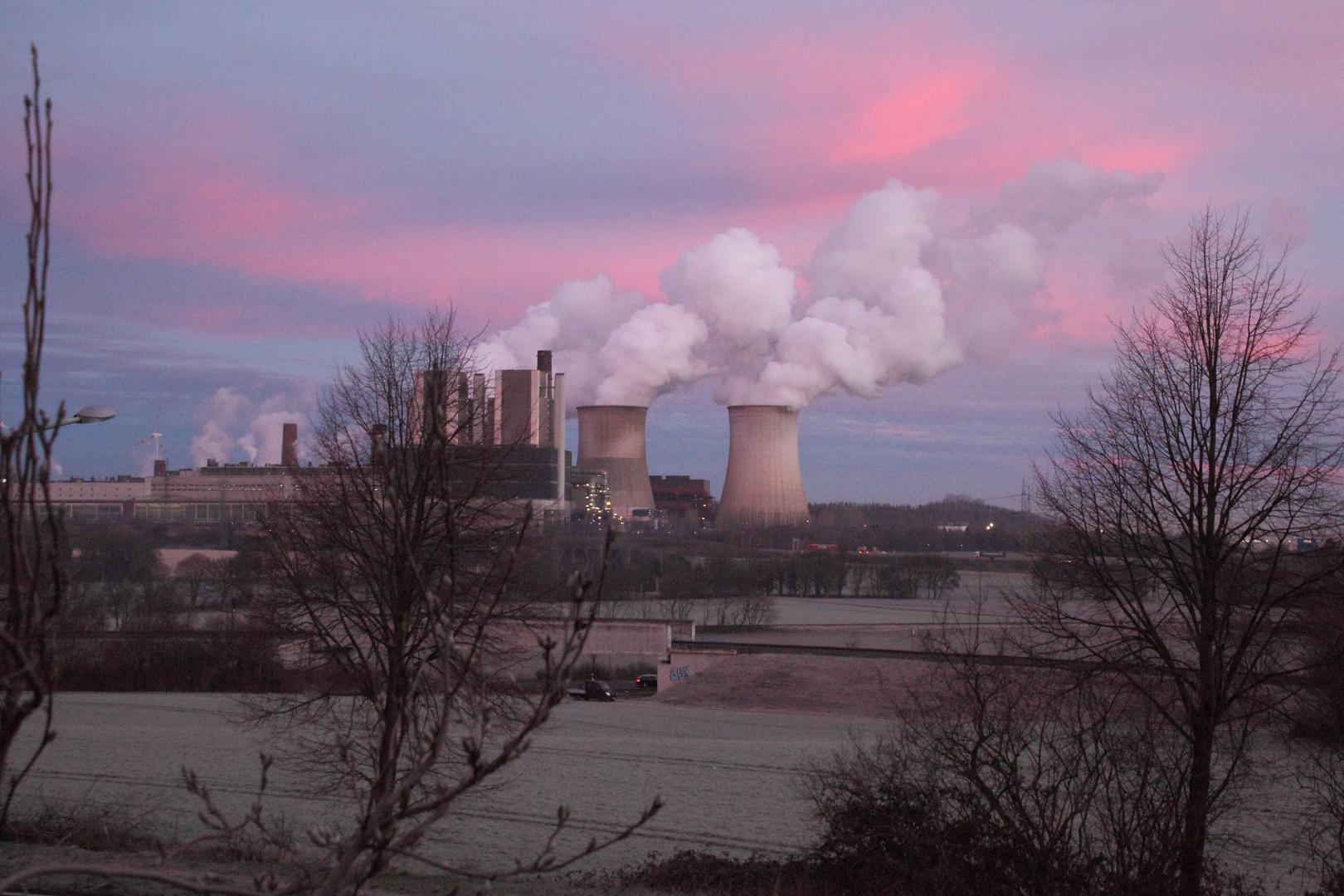 Morgenhimmel über Kraftwerk