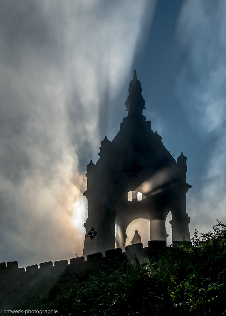 Morgenlicht am Denkmal Kaiser Wilhelm