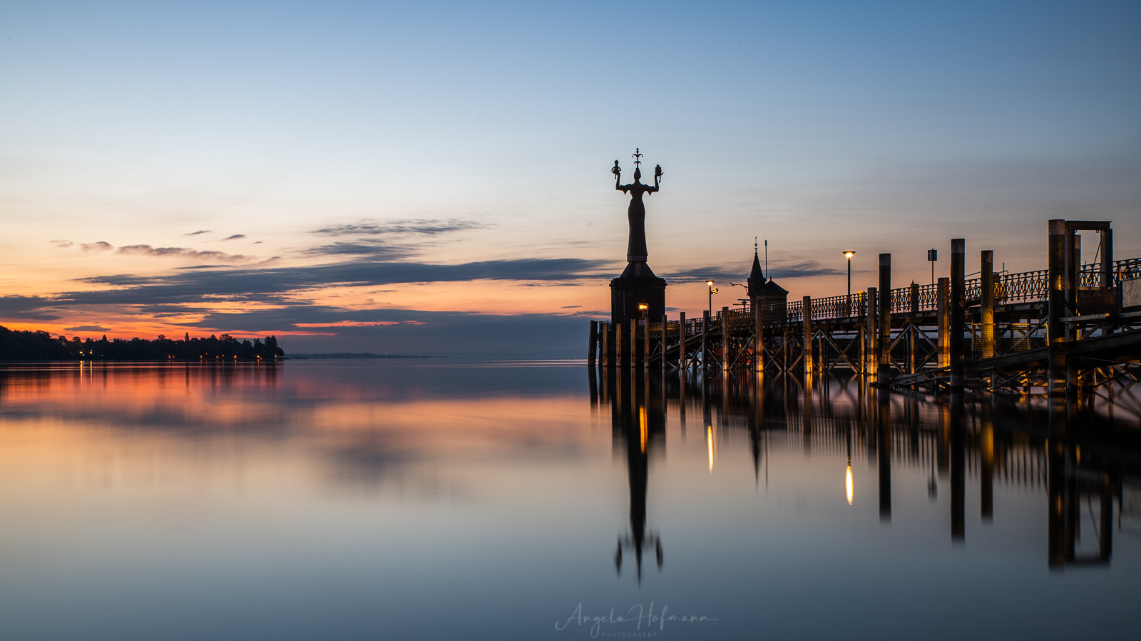 Morgenlicht am Hafen