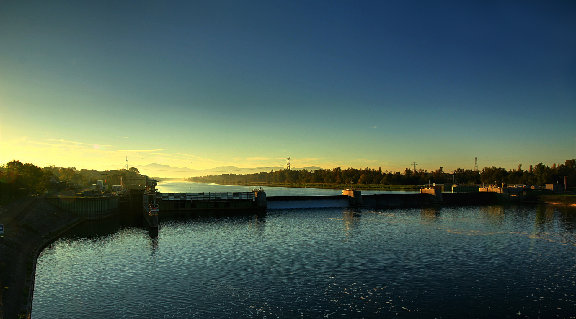 Morgenlicht am Rhein