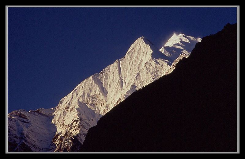 Morgenlicht auf dem Pisang Peak