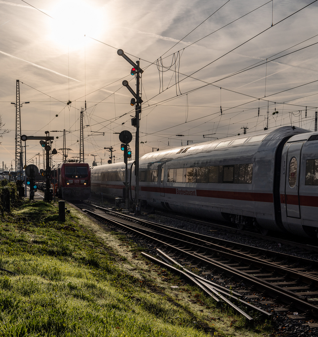 Morgenlicht in Hanau Hbf - III -