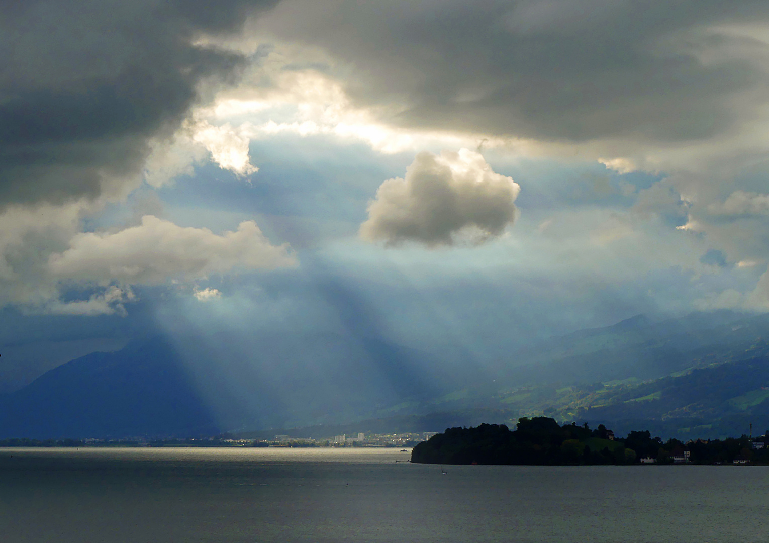 Morgenlicht über dem See