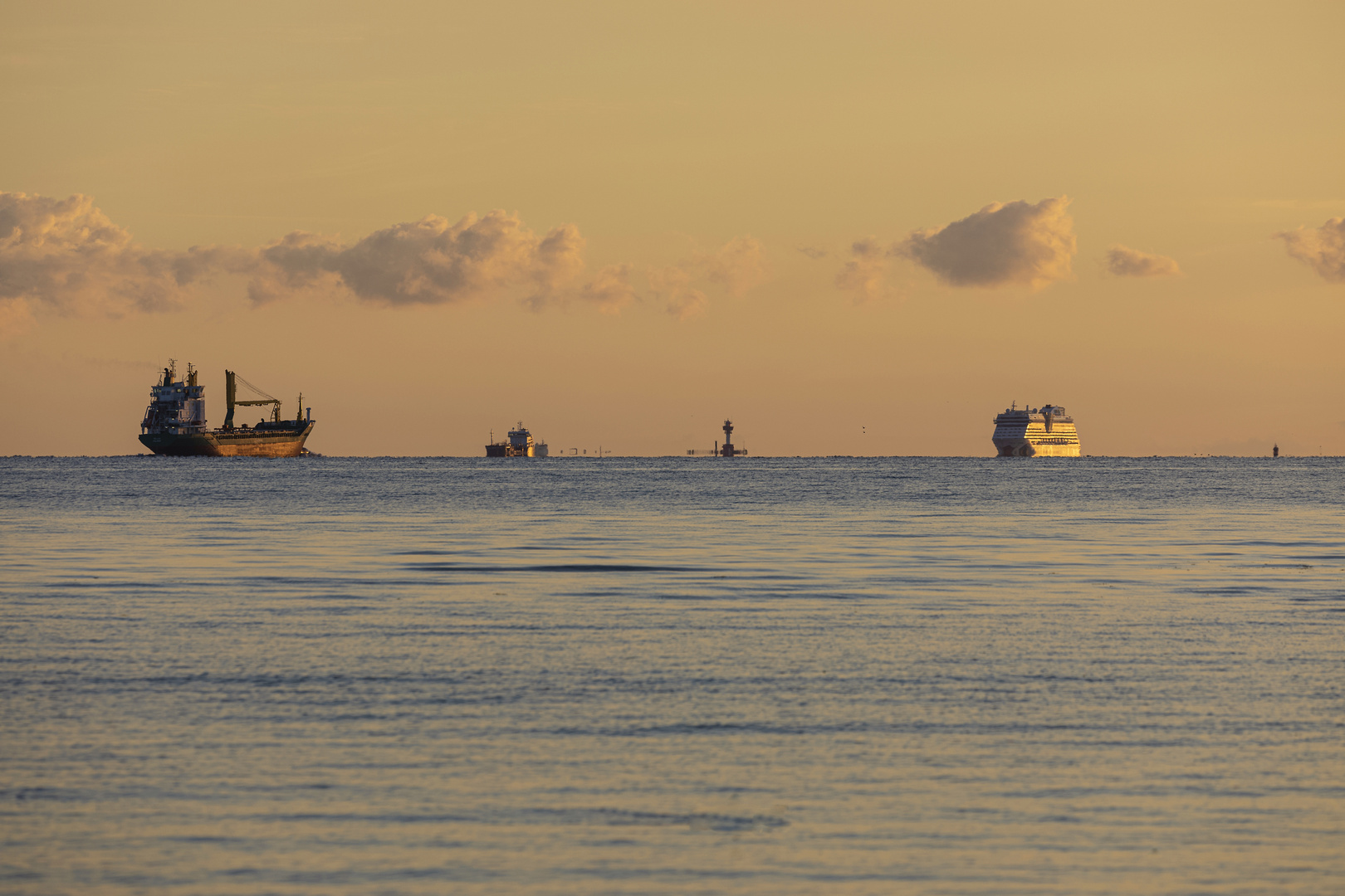 Morgenlicht und Schiffsverkehr