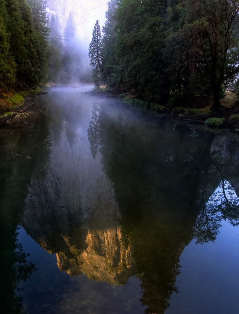 Morgennebel am Fluß