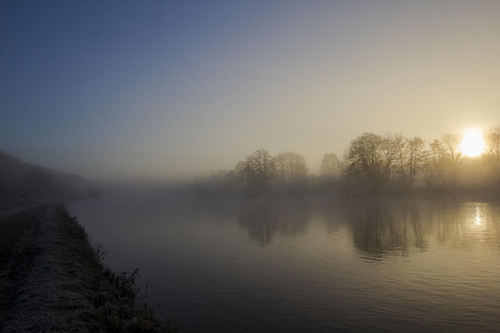 Morgennebel am Fluß 2