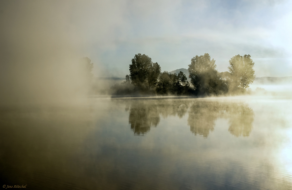 Morgennebel am See