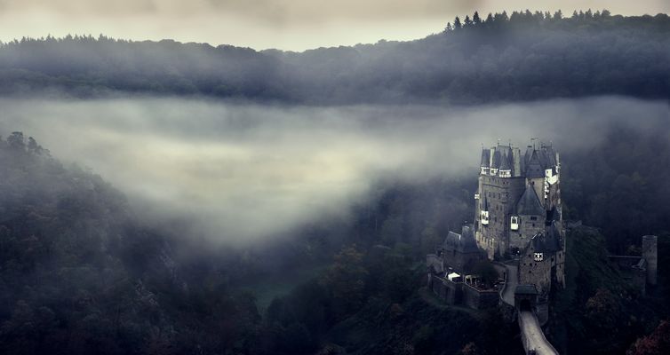 Morgennebel Burg Eltz