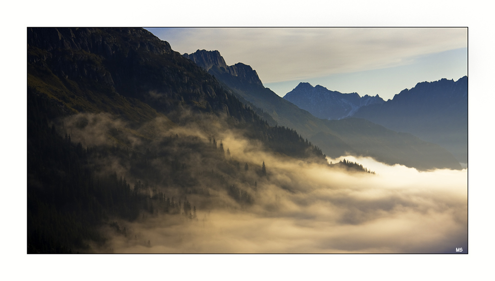 Morgennebel im Göschener Tal