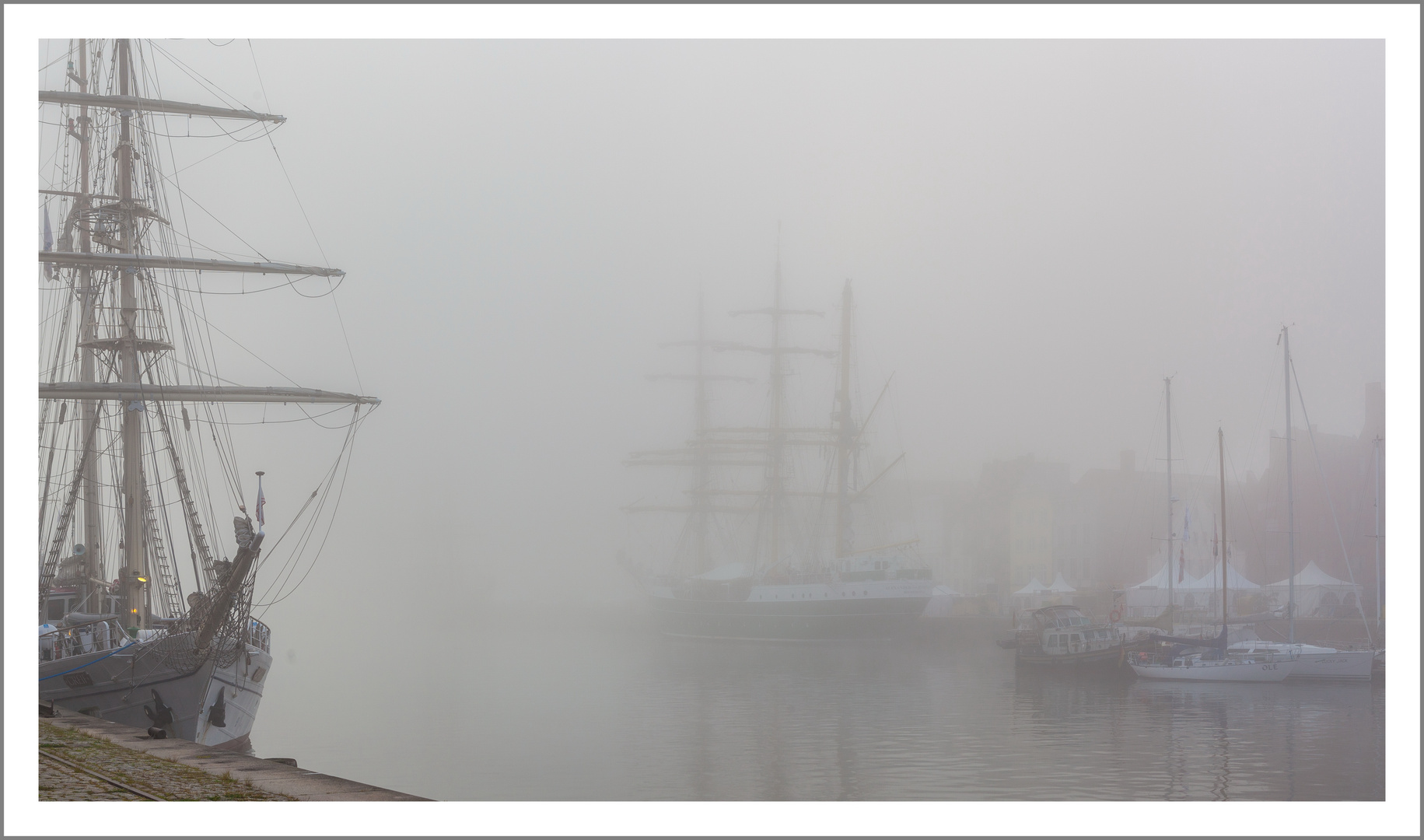 Morgennebel im Lübecker Hafen