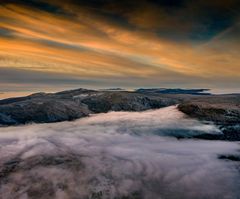 Morgennebel im Tal - Sonne auf den Gipfeln des Bayerischen Waldes