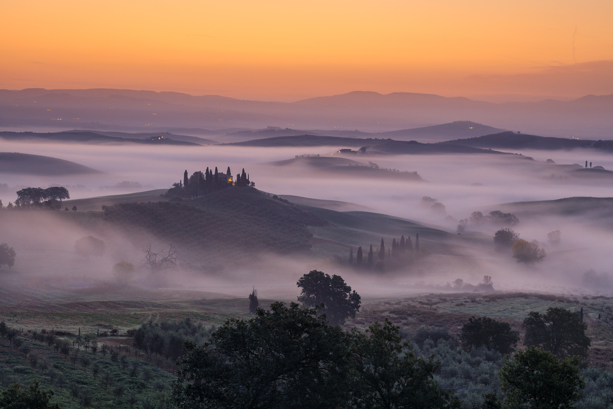 Morgennebel im Tal von Val d'Orcia