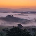 Morgennebel im Tal von Val d'Orcia