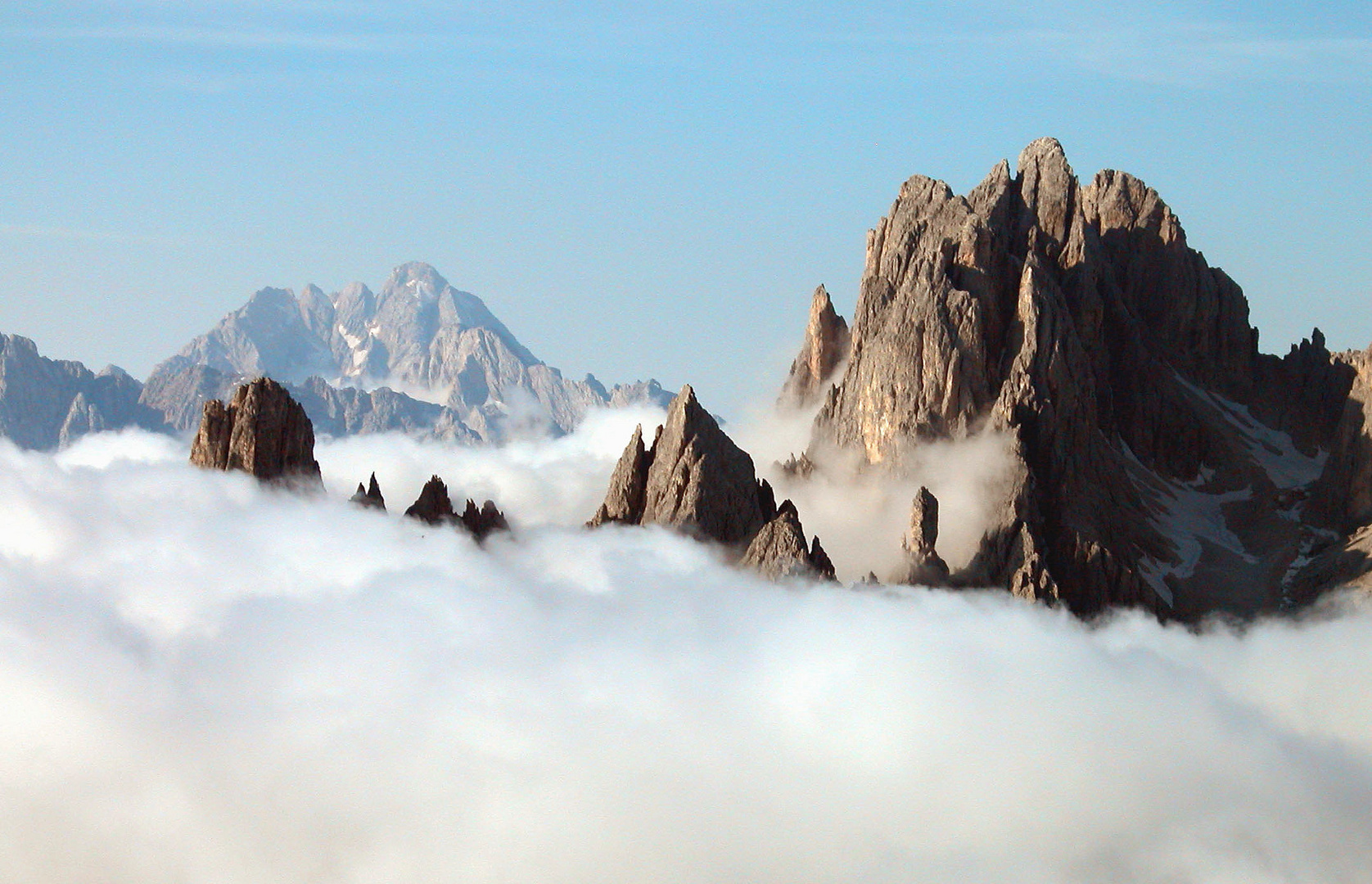 Morgennebel in den Dolomiten