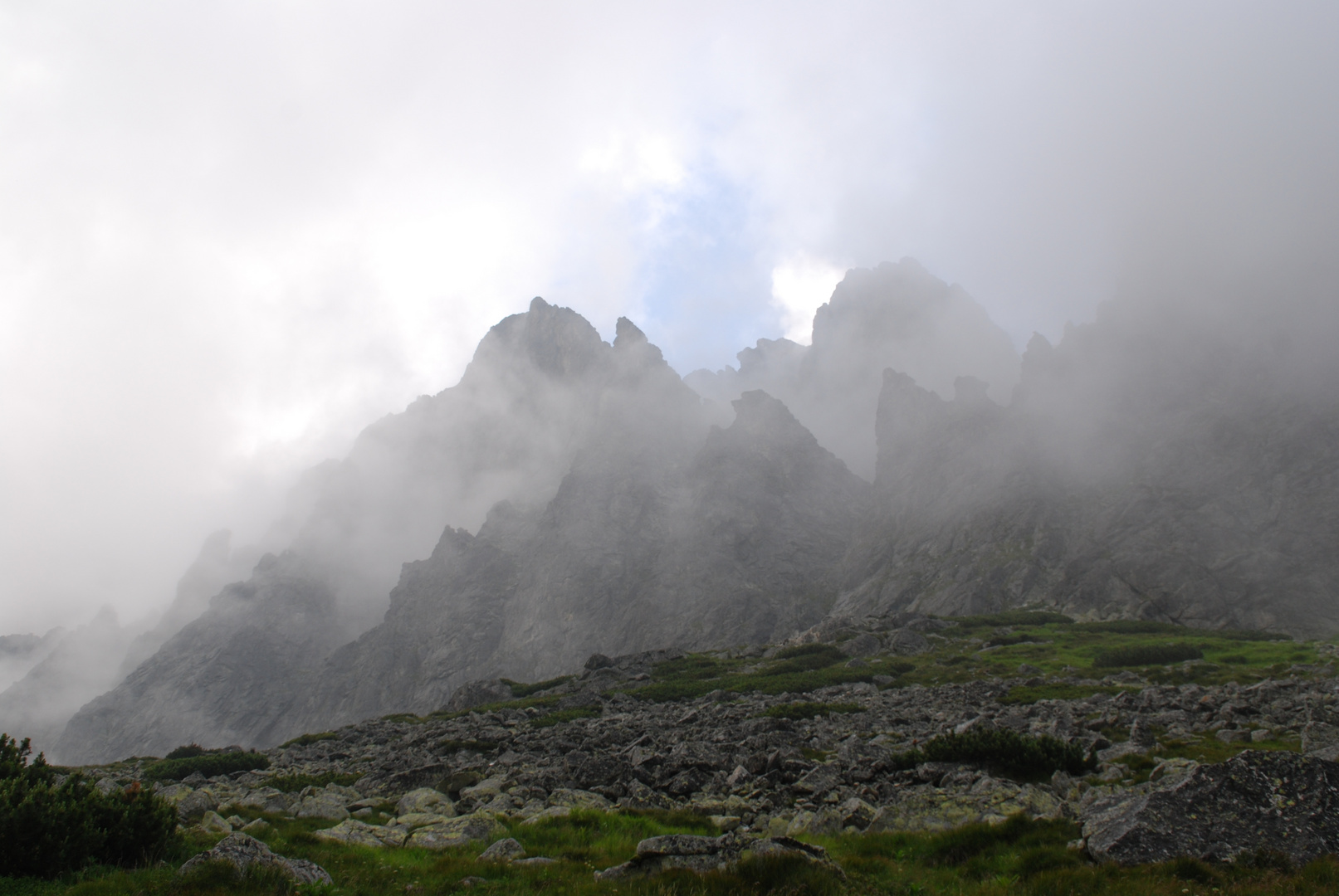 Morgennebel in der Hohen Tatra