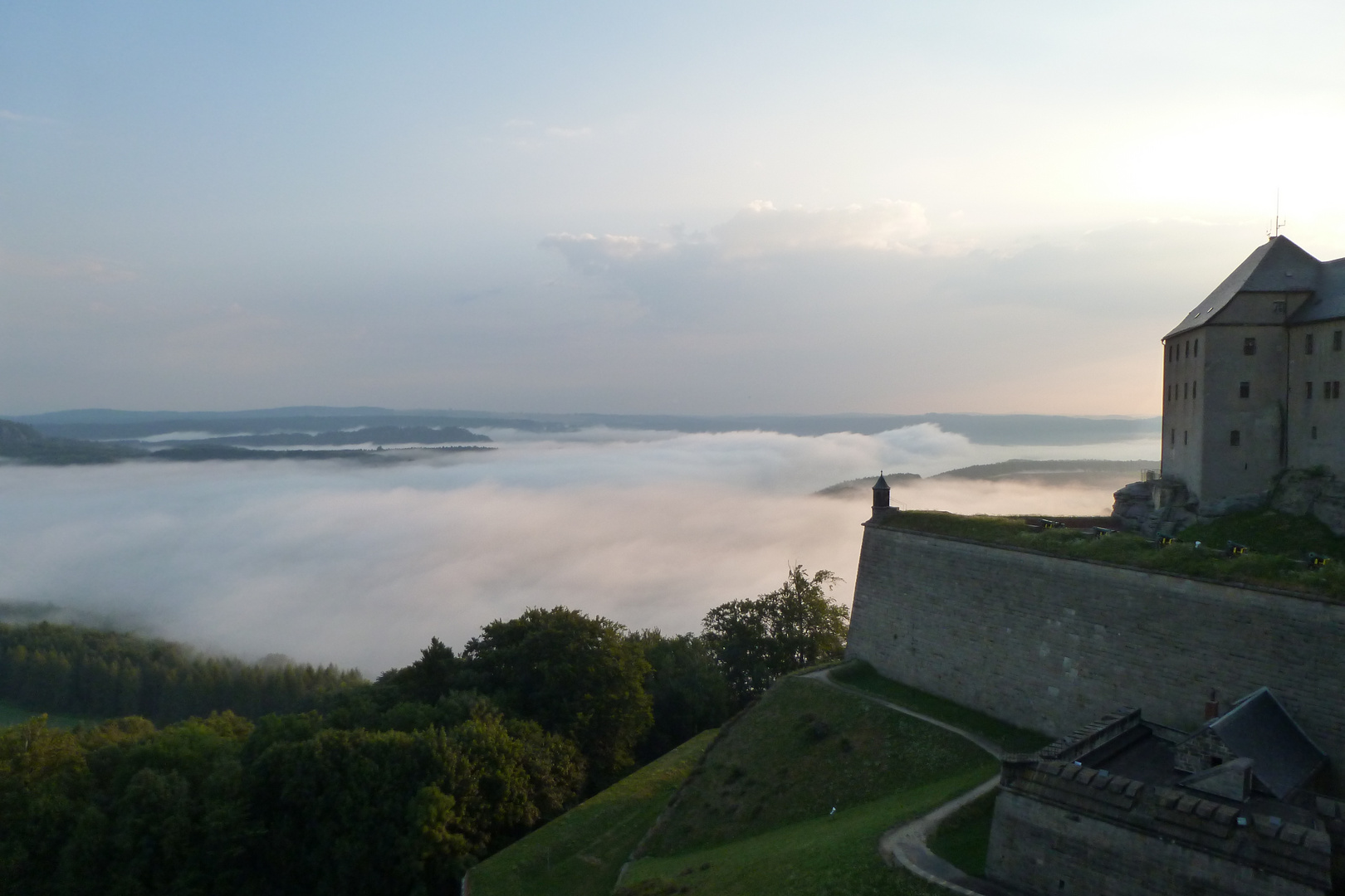 Morgennebel über dem Elbtal