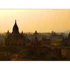 Morgennebel über dem Pagodenfeld von Bagan