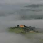 Morgennebel über dem Val D'Orcia bei Pienza