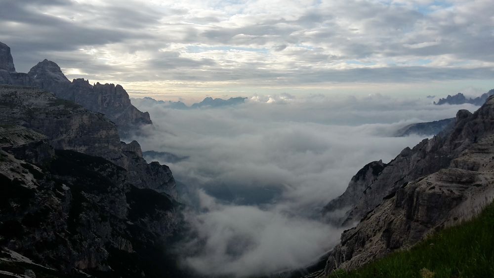 Morgennebel über dem Valon de Lavaredo