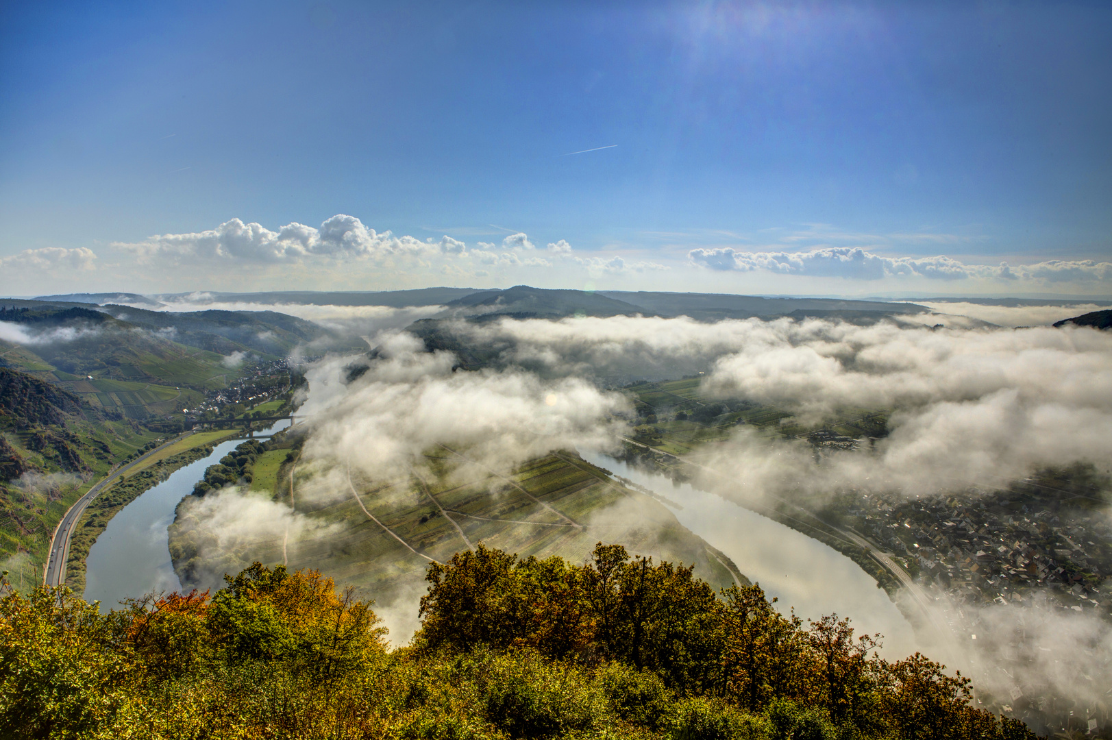 Morgennebel über der schönsten Moselschleife 'Bremm