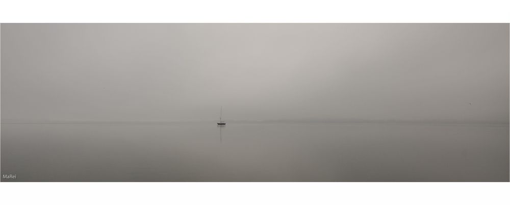 Morgennebel über der See