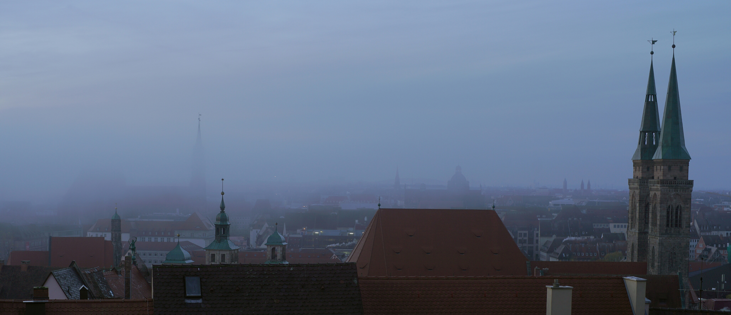 Morgennebel über Nürnberg 