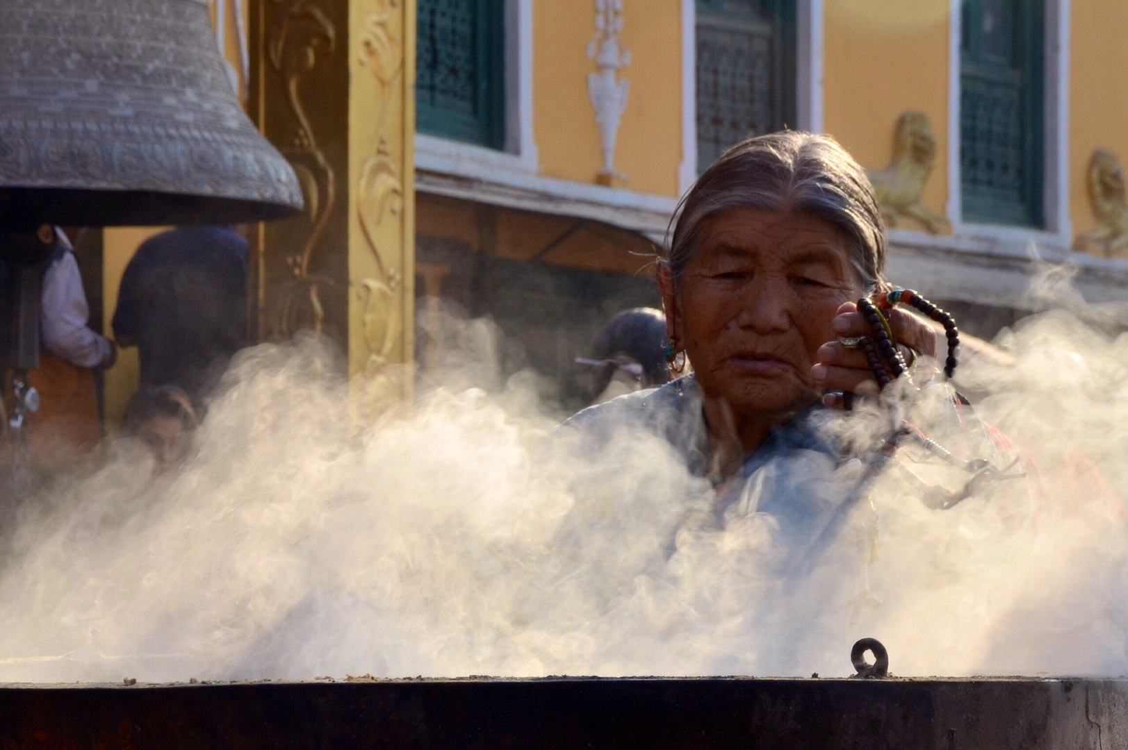 Morgenritual an dem Bodhnathstupa/Kathmandu