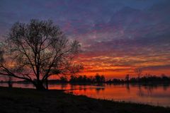 Morgenröte am Fluss