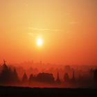 Morgenröte im Nebel über Sonnenberg